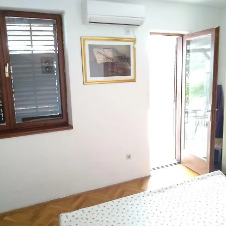 Jolena 1st Floor Apartman *