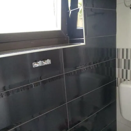 Jolena 1st Floor Apartman Mimice