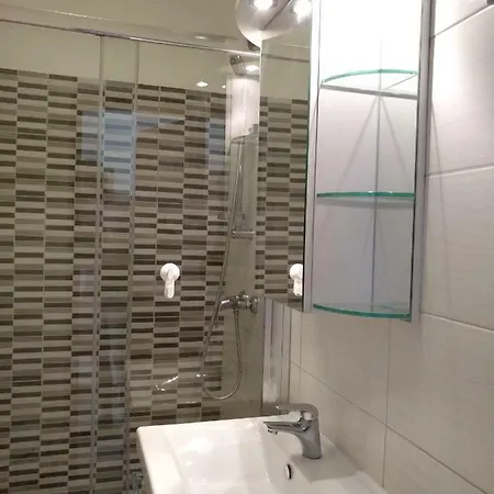 Jolena 1st Floor Apartman